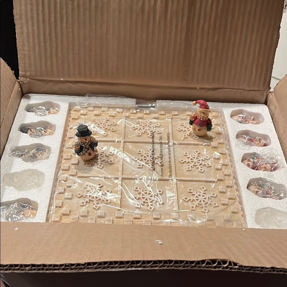 Snowman Tic-Tac-Toe Game Set.  heavy. Christmas. Fun for the family.